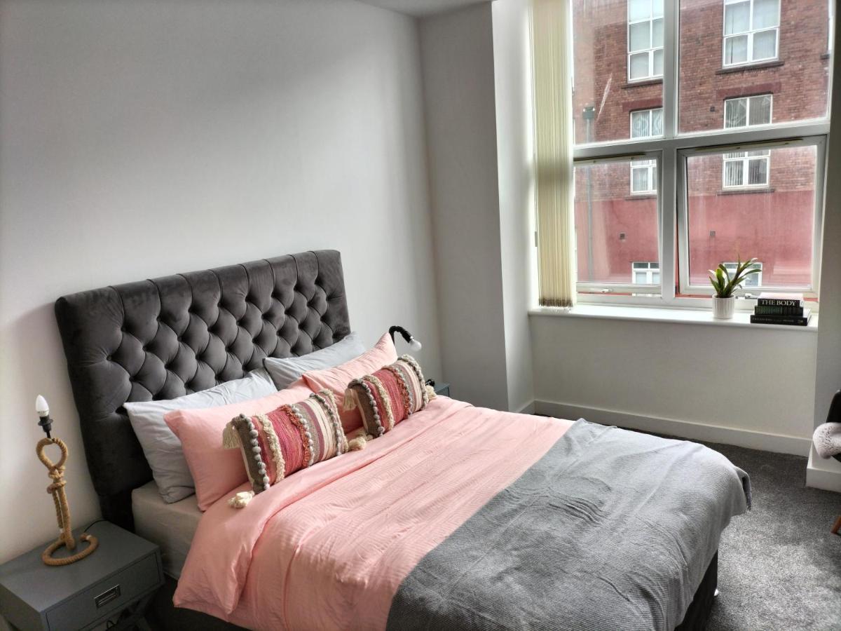 Apartment Stylish & Cosy Abode With Free Parking. *